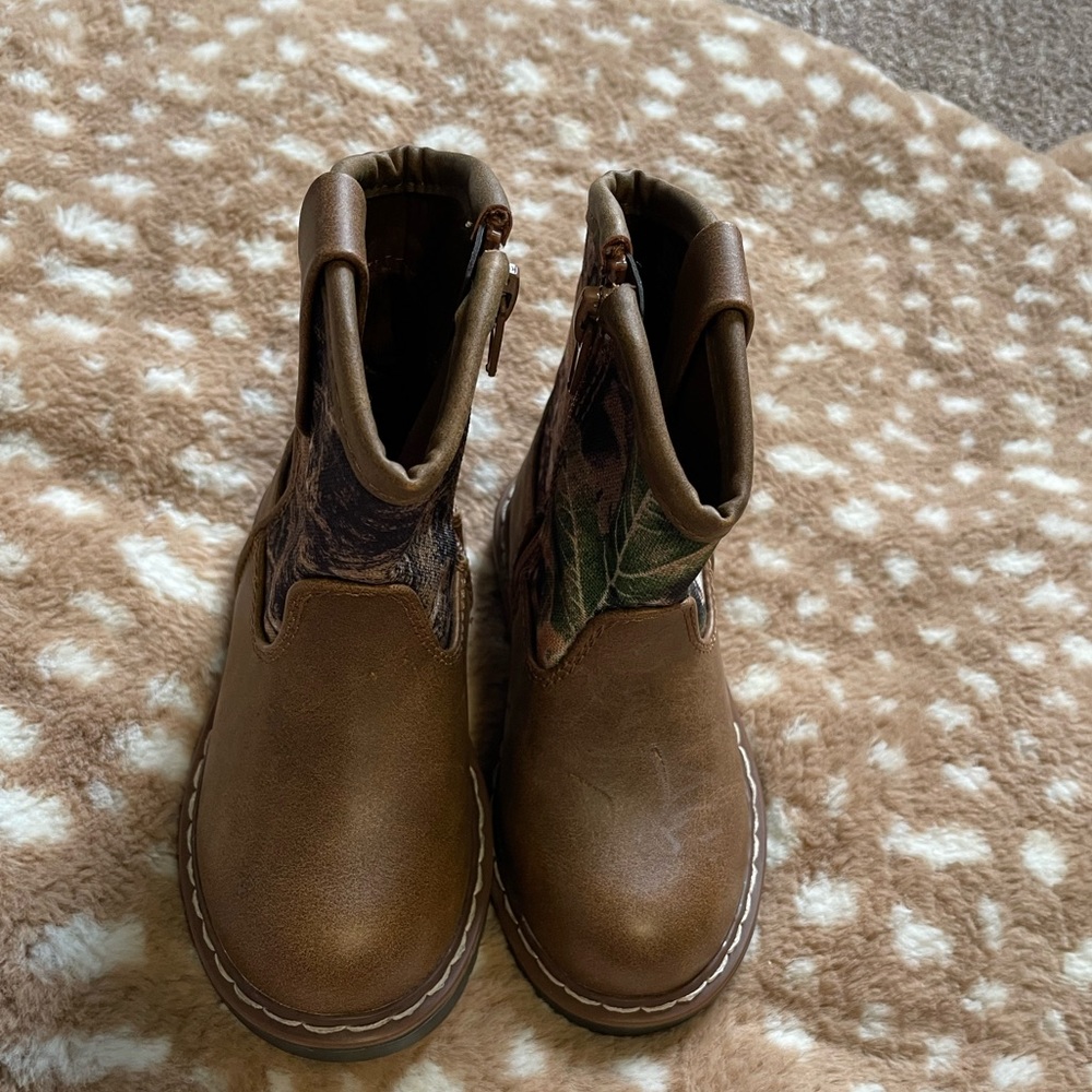 Camo baby boots, Size 6M